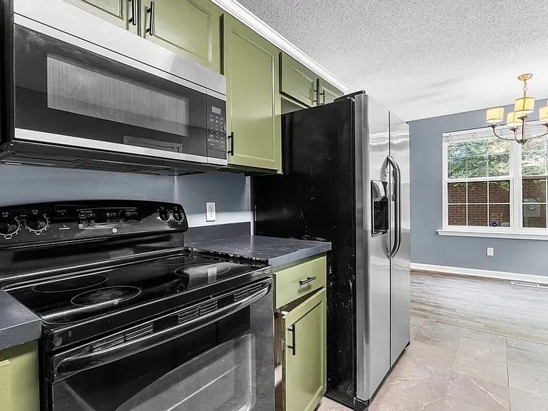 4223 Woodridge Dr — Photo 10