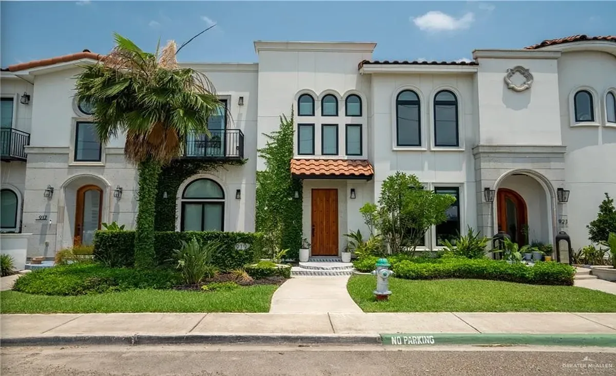 Building Photo - 919 Lucia Dr