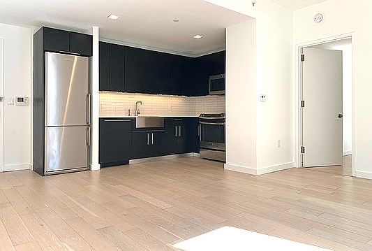 1st image of 535 W 43rd St APT N15c