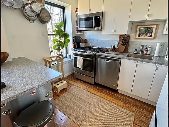 3rd image of 227 Sackett St #3