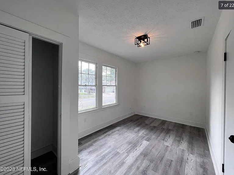 502 W 18th St — Photo 7