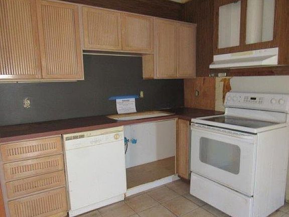 4th image of 821 N E Street