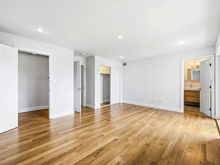 407 Joost Ave — Photo 15