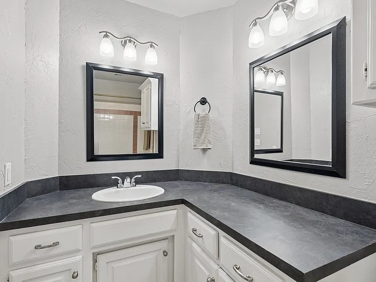 1809 Courtney Ln — Photo 24