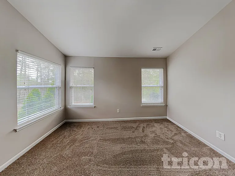 1413 Eastway Dr — Photo 8