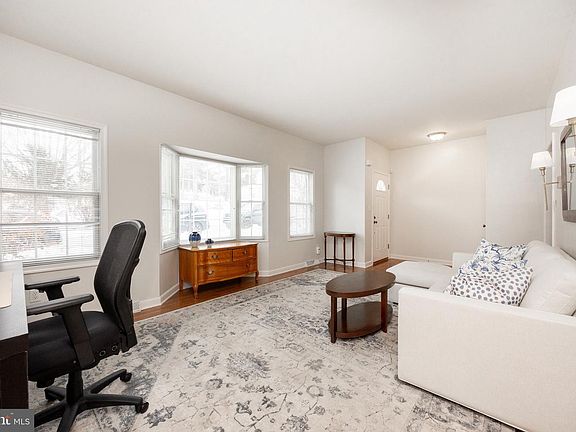 5th image of 607 Bowers Dr