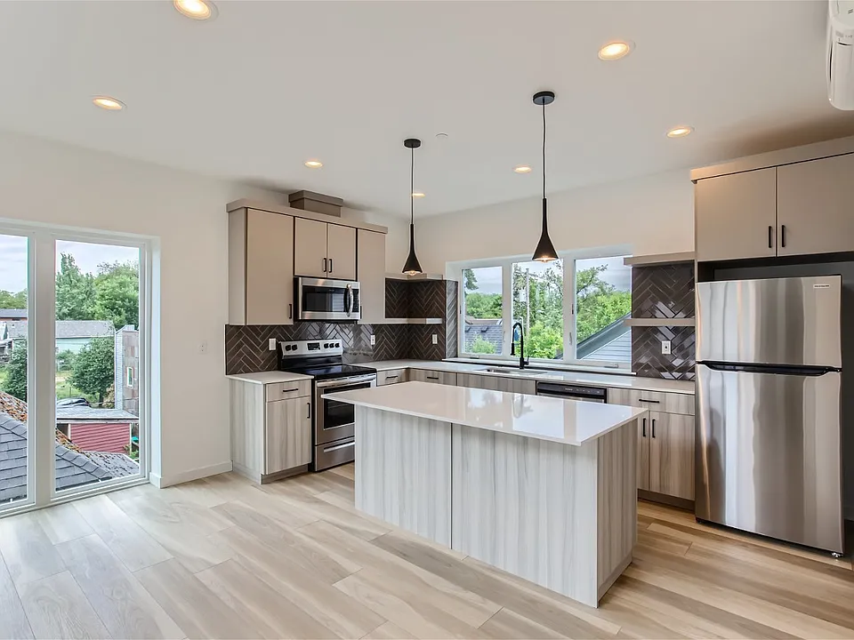 2135 SE 12th Ave