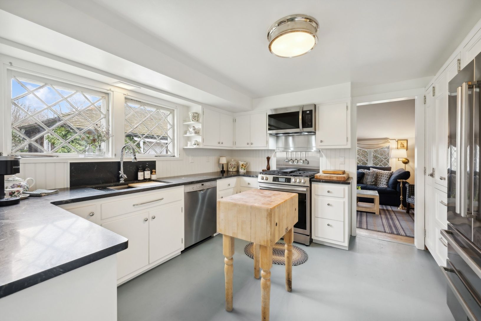  CHEFS KITCHEN