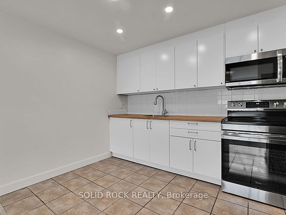 4th image of 896 Elmsmere Rd #7