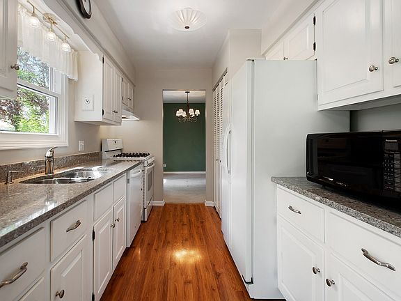 LIGHT AND BRIGHT UPDATED KITCHEN