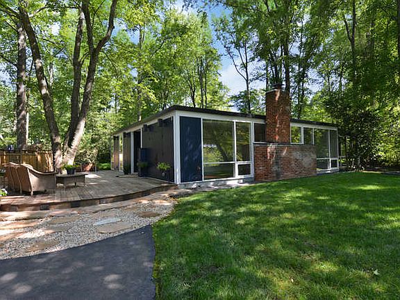 2nd image of 2412 Brentwood Pl