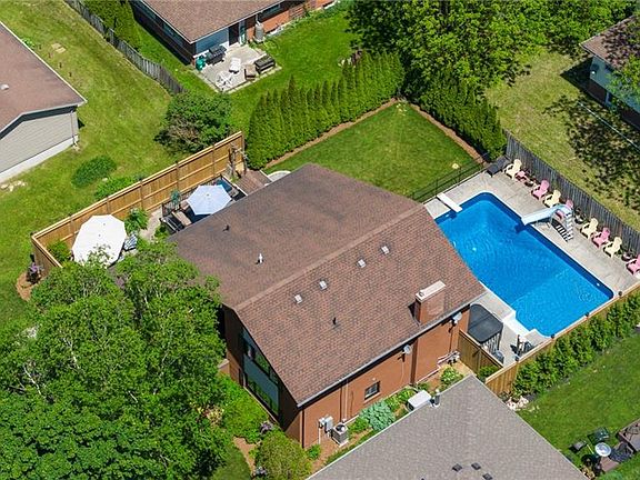 3rd image of 510 Church Cres