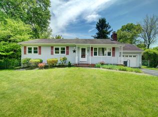 17 Daugherty Ave, Gillette, NJ 07933