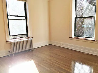 Rented by Eleni Moustakis LREB