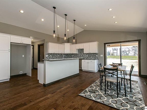 4th image of 575 Mila Dr