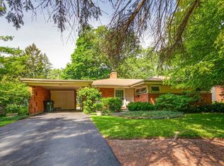 710 Rockland Ave, Lake Bluff, IL 60044