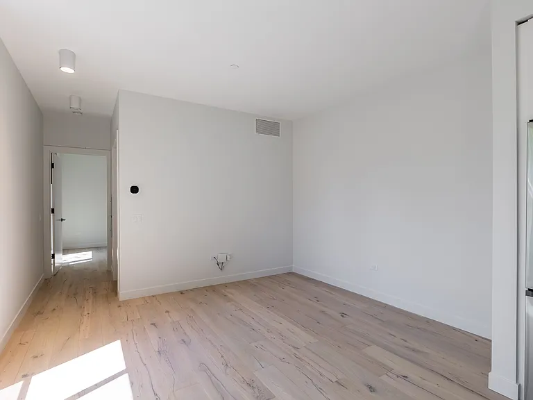 1712 Oak #204