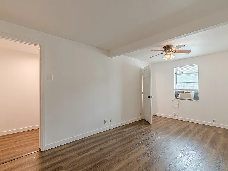 2407 S New Braunfels Ave #3 — Photo 9