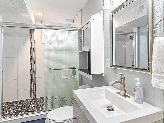 5th image of 4675 Reed St