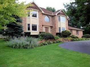 130 Cutter Ln, Lake Barrington, IL 60010