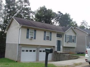 905 Buckhorn Ct, Winston Salem, NC 27104