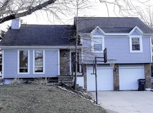 14919 W Peppermill Dr, Olathe, KS 66062