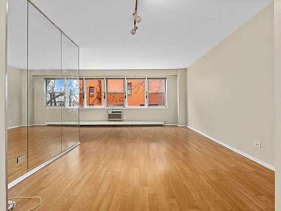 3rd image of 87-15 165th St APT 4B