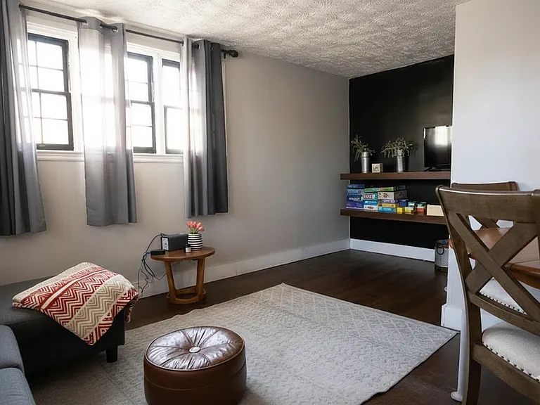 1426 W 3rd St #2 — Photo 2