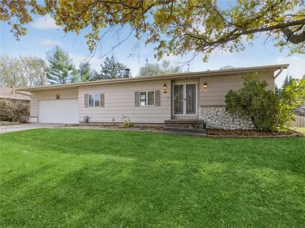 1527 S 16th Ave W, Newton, IA 50208