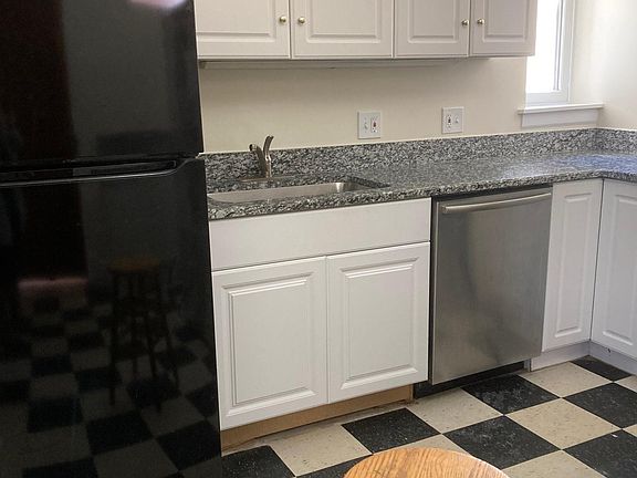 4th image of 2205 W Waveland Ave