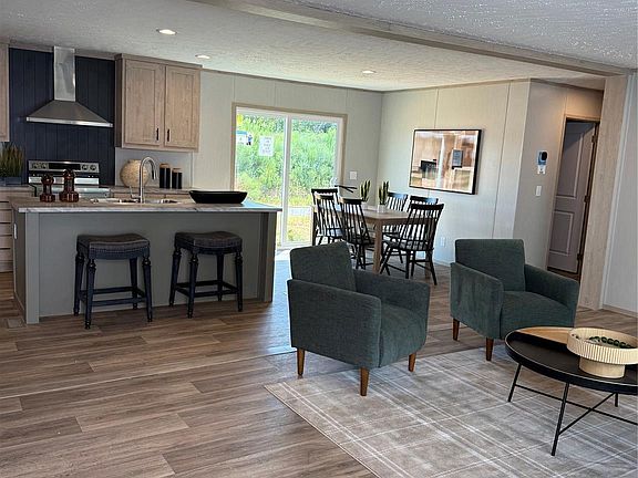 5th image of 516 Lake Mullis Rd