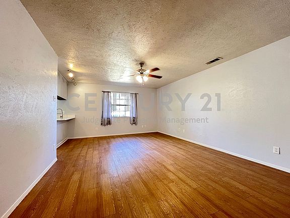 3rd image of 623 Bentwood Dr