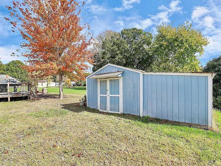 4227 Deerfield Dr — Photo 32