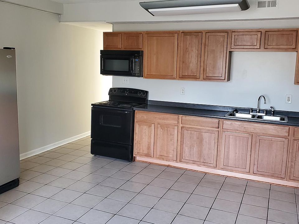 1st image of 700 E Pembroke Ave APT 1B