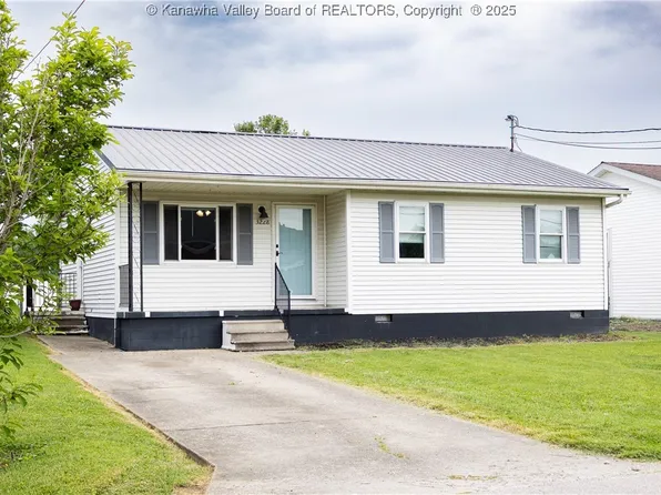 3228 Putnam Ave, Hurricane, WV 25526