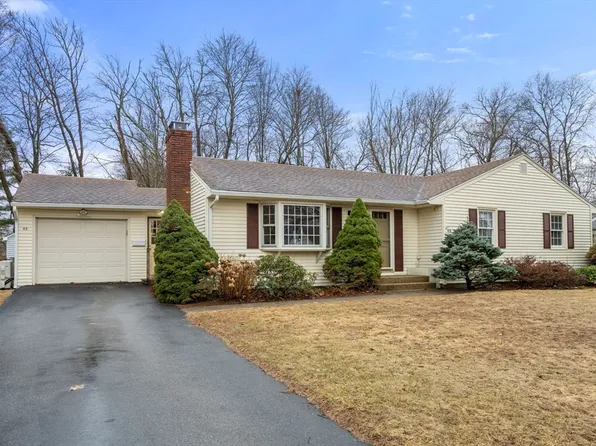 48 Crestview Dr, Southbridge, MA 01550