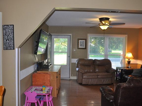 5th image of 2126 N Amelia Ave
