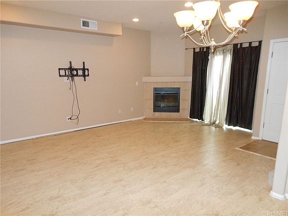 5th image of 16420 Kittridge St Unit 6