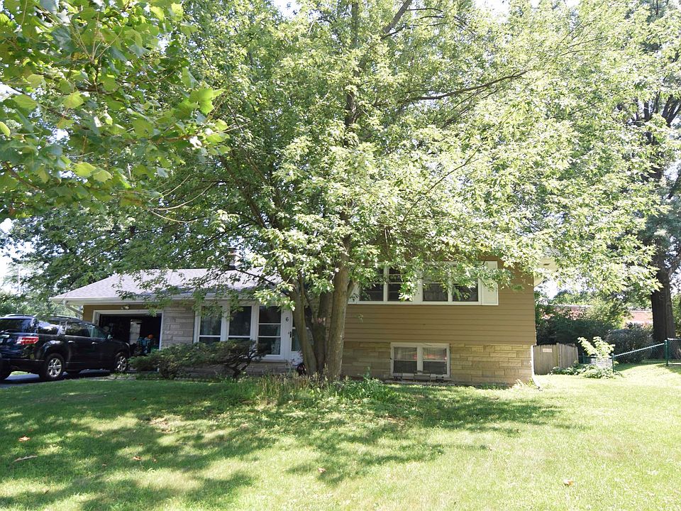 1st image of 6 Elmwood Dr