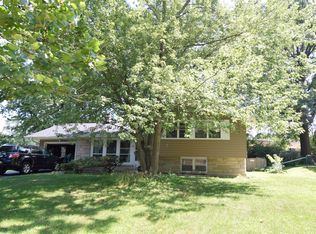 6 Elmwood Dr, Naperville, IL 60540