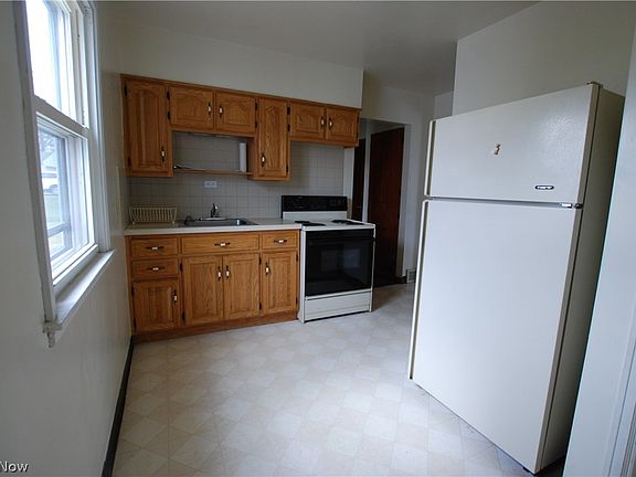 4th image of 841 Cornell St