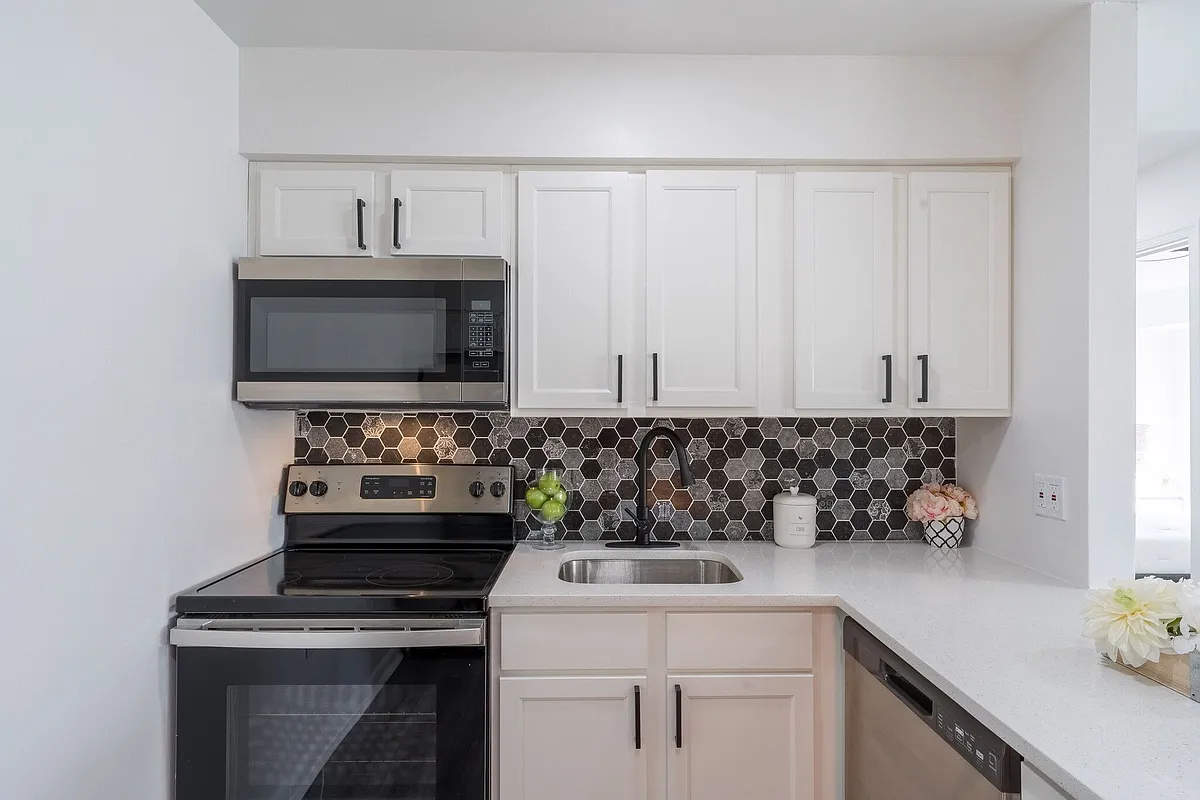 Kitchen-Renovated - Ridgeview Apartments