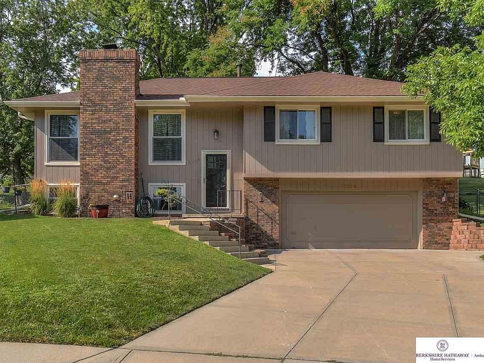 1st image of 2228 S 162nd Cir
