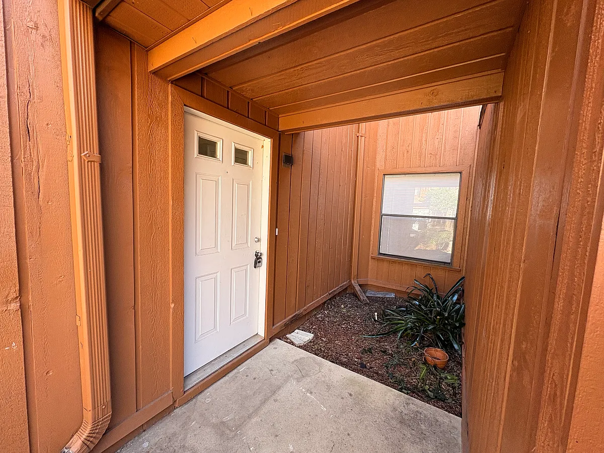 Front Door - 2701 NE 10th St #704