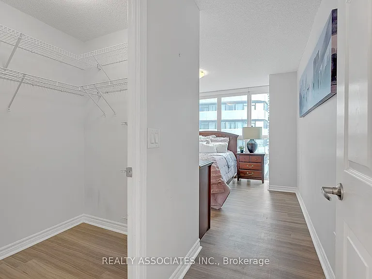 19 Grand Trunk Cres #2710 — Photo 22