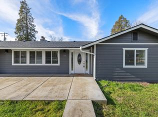 135 Heather Ln, Shady Cove, OR 97539
