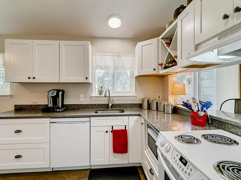 6866 Countryside Ln — Photo 4