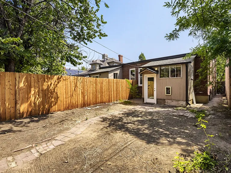 1055 S Pearl St — Photo 11