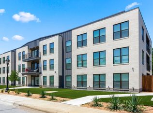 3240 S University Dr #102, Fort Worth, TX 76109