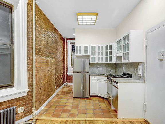5th image of 103 Charles St APT 1RE
